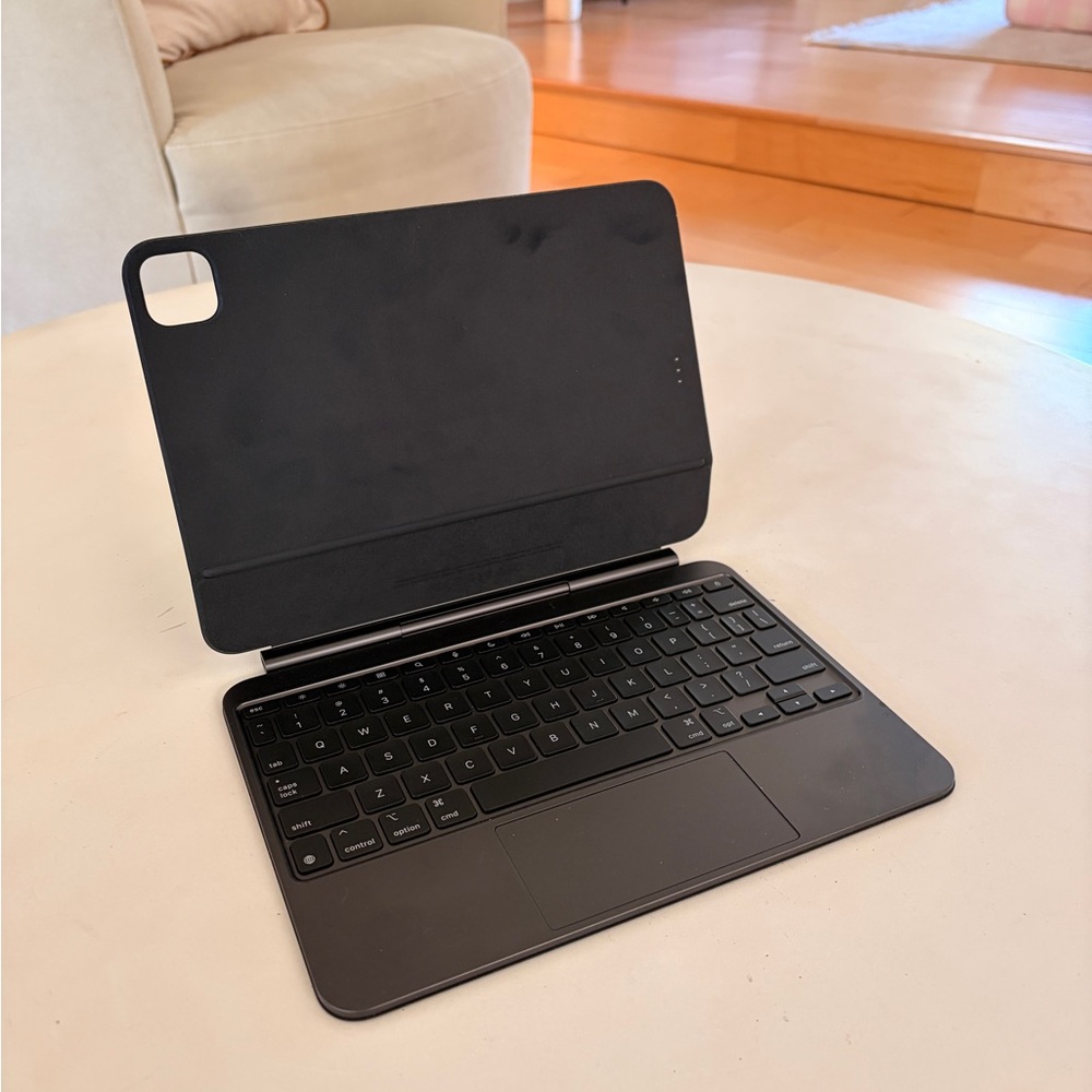 Apple Magic Keyboard for iPad Pro 11” (Excellent Condition)